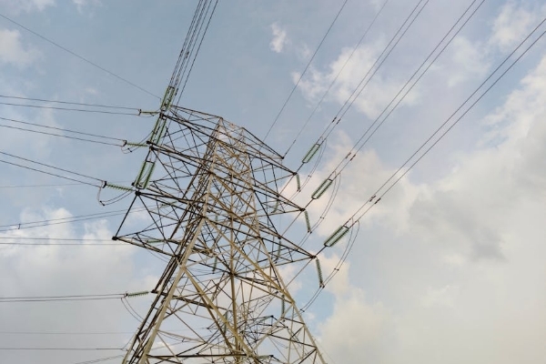 what does an electrical engineer do
